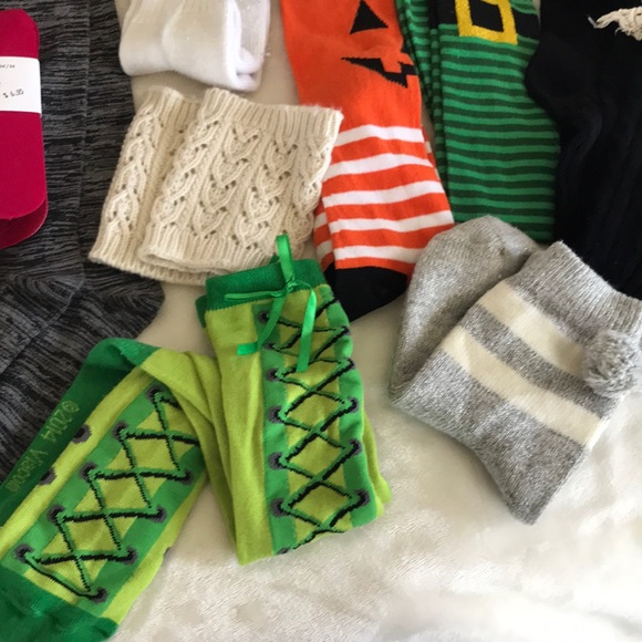 Bundle of Socks/women’s Belts - Picture 5 of 8